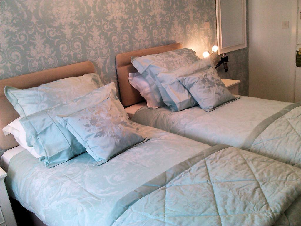 The Old Chapel B&B Lostwithiel Oda fotoğraf